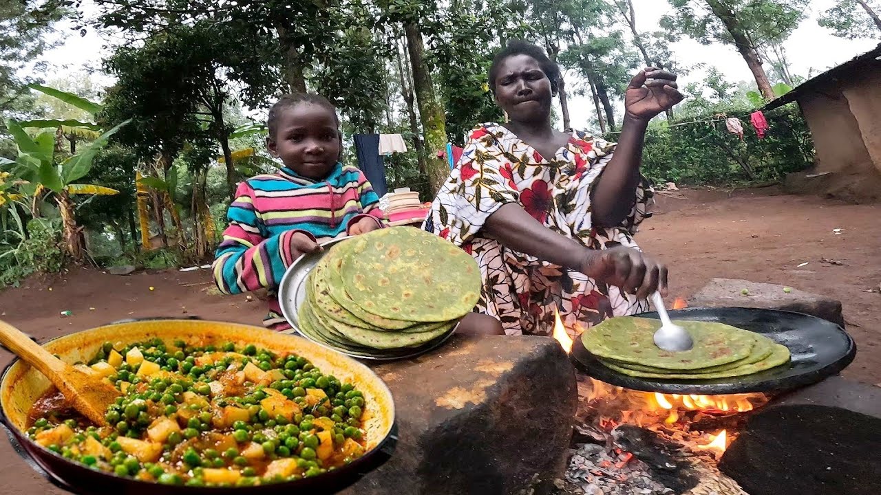 It's Heavily Raining 🌧️ But We Had To Cook Dinner#cooking Soft Layered GREEN Chapati| Village  Life 