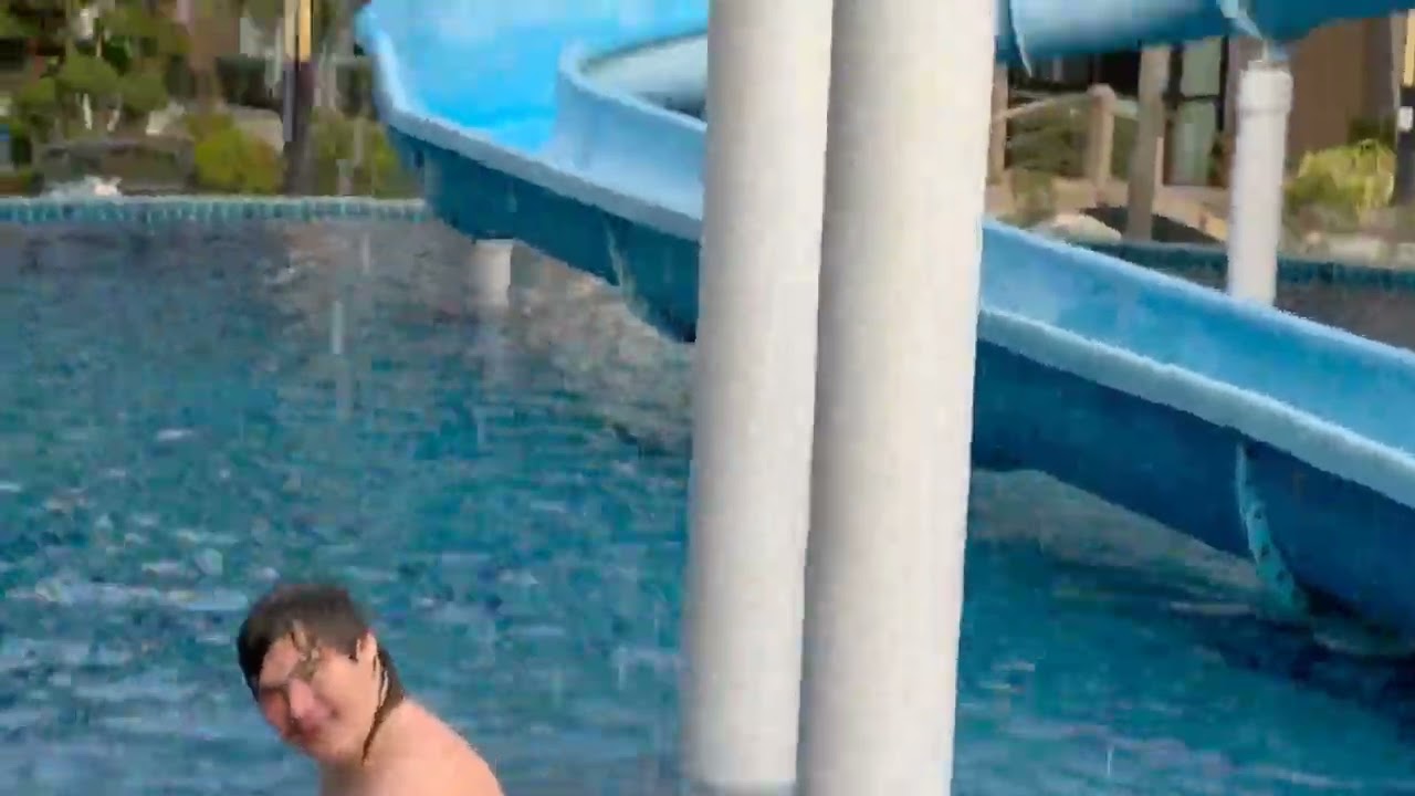 I really enjoy swimming in the pool in Pattaya. Dusit Hotel 1