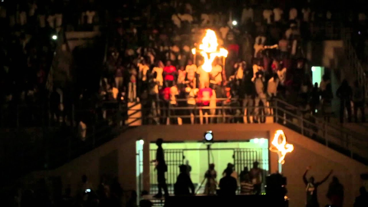 INTRO NITDOFF  SHOW OF THE YEAR A LOUGA