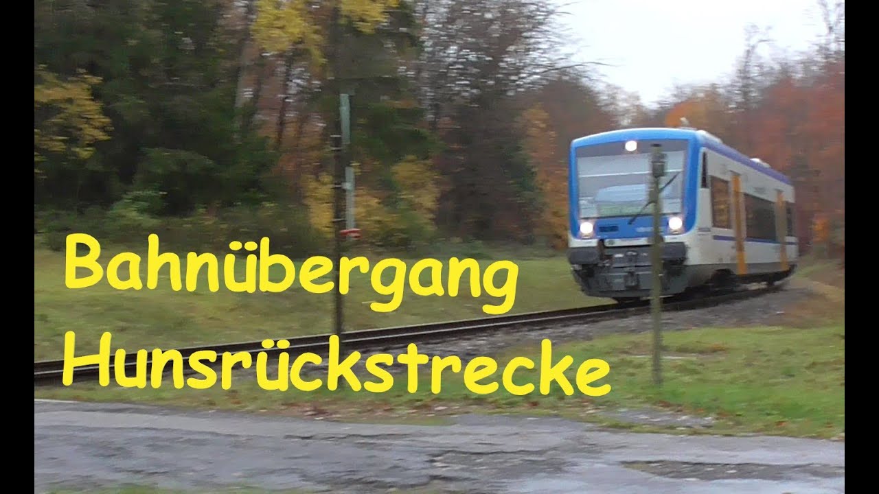 Bahnübergang Kolbenstein bei Emmelshausen | Hunsrückbahn Feld Wald BÜ Nebenstrecke | level crossing