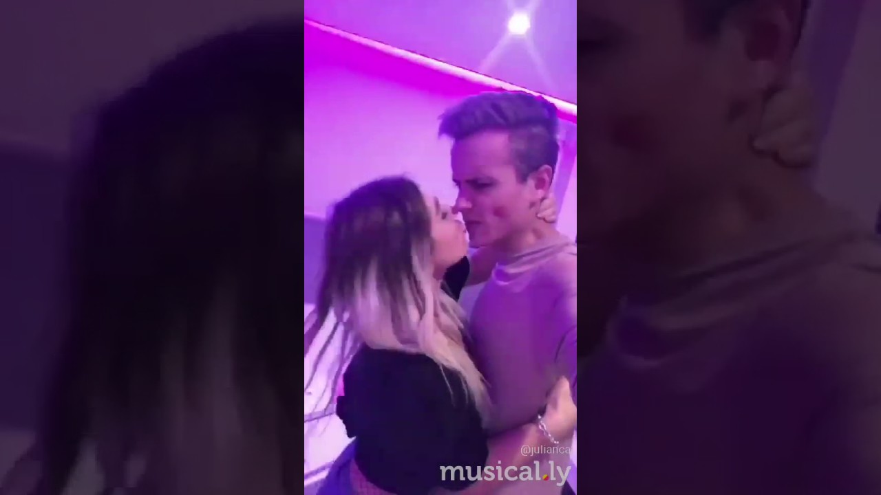 Kiss kiss 💋😜||Julianca Musically👫❤