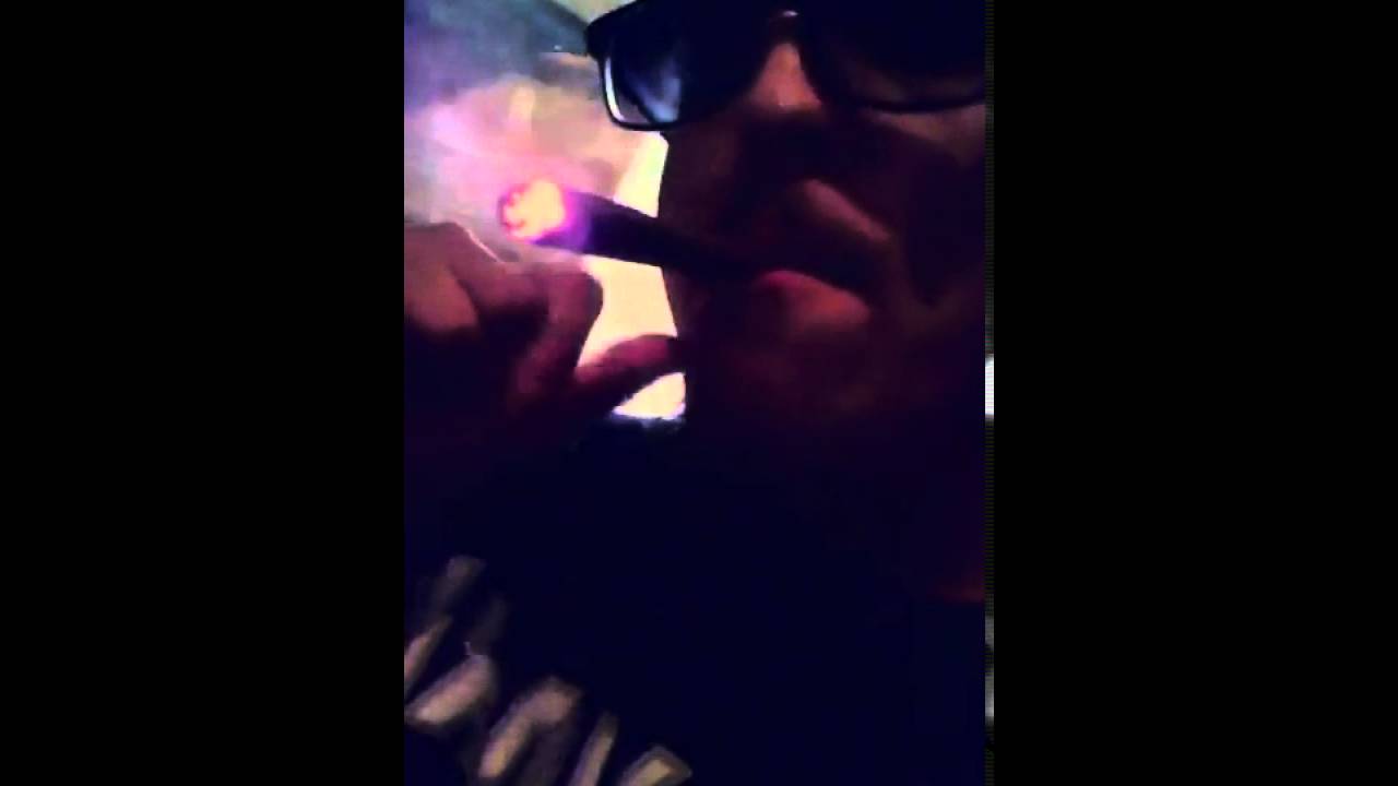 Smoking a 3 gram blunt